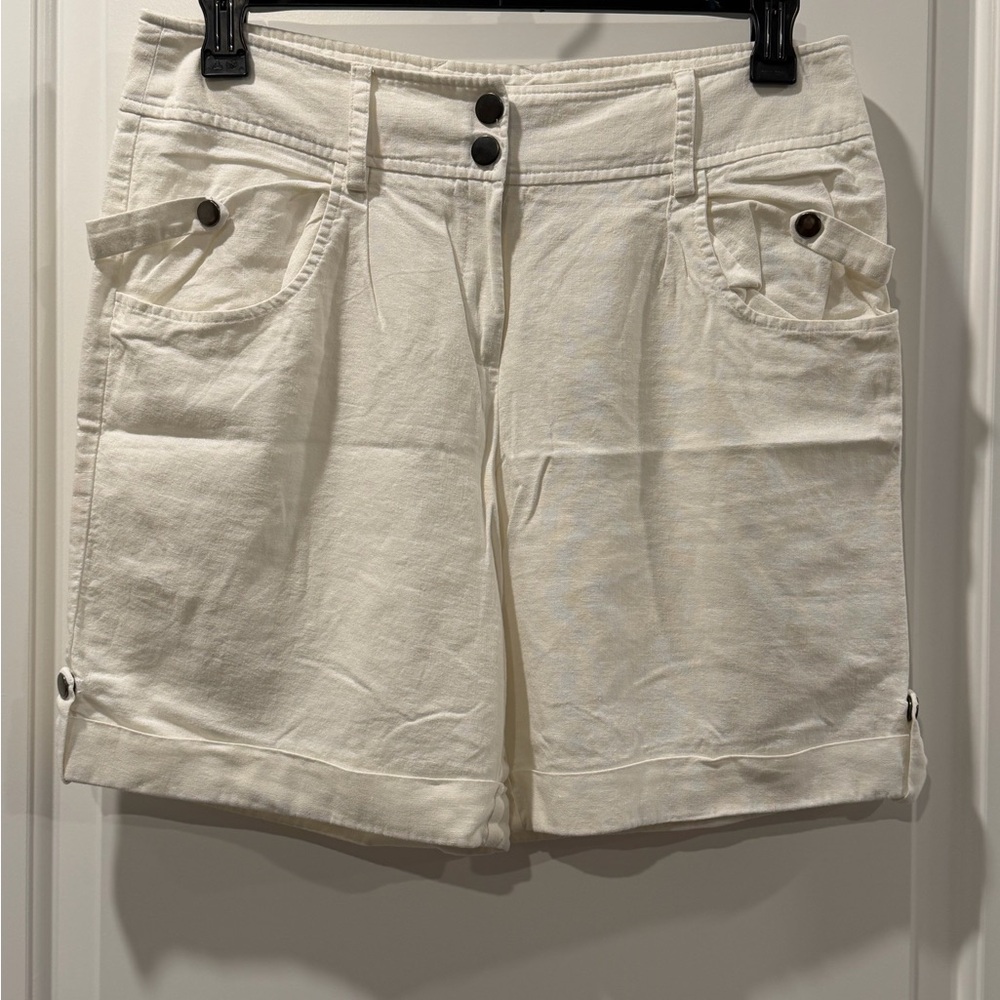 Larry Levine Women's White Linen Bermudas